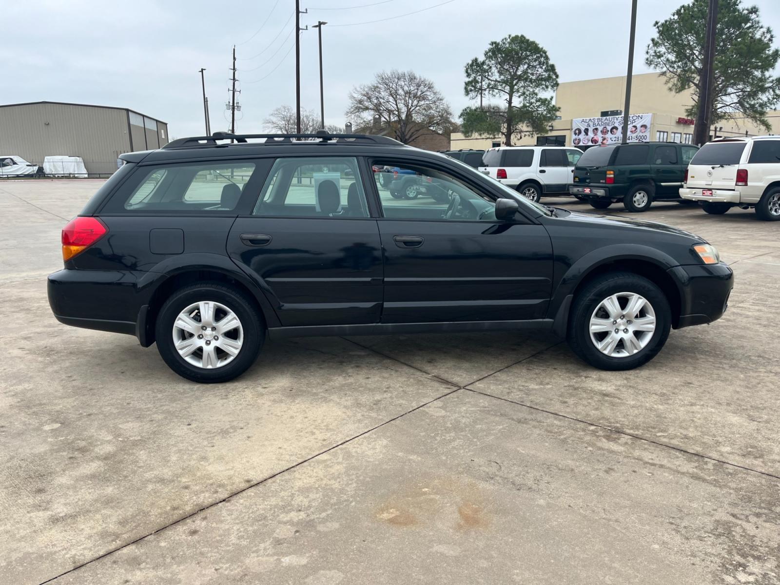 2005 Black Subaru Outback 2.5i Wagon (4S4BP61C757) with an 2.5L H4 SOHC 16V engine, 5-Speed Manual Overdrive transmission, located at 14700 Tomball Parkway 249, Houston, TX, 77086, (281) 444-2200, 29.928619, -95.504074 - Photo #7
